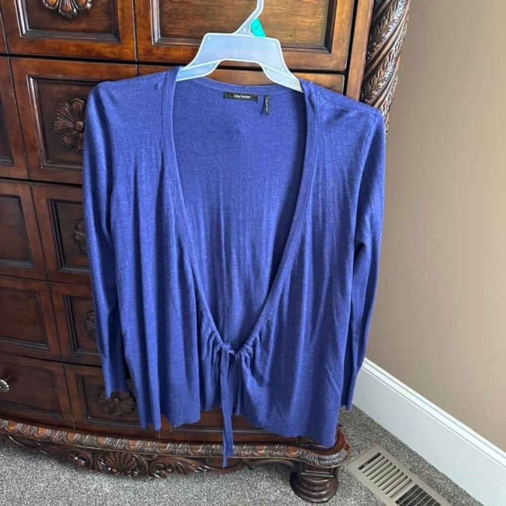 Ladies sweater tie front like new